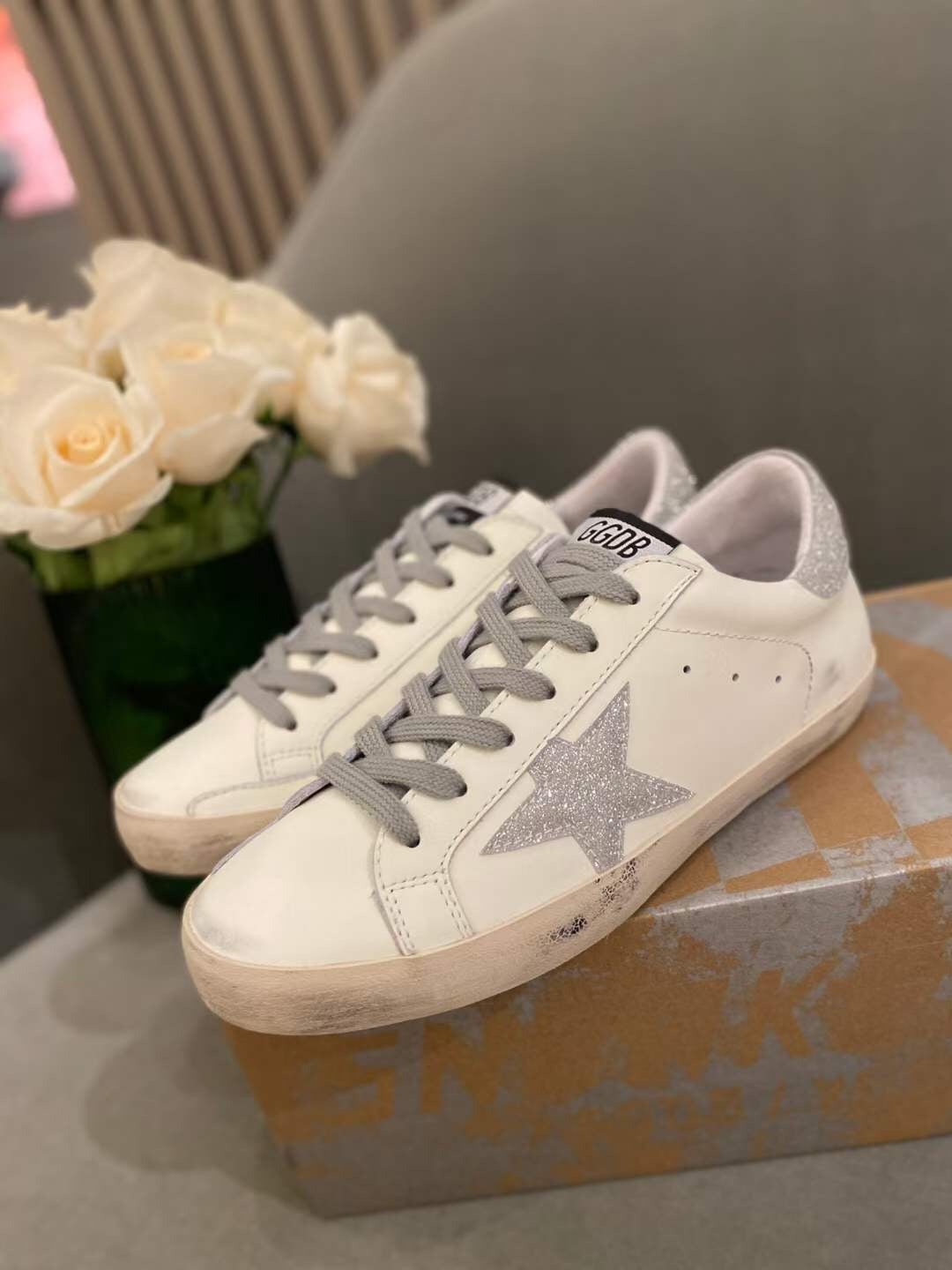 Zapatillas Golden g blancas estrella brillante plateada cordones gris