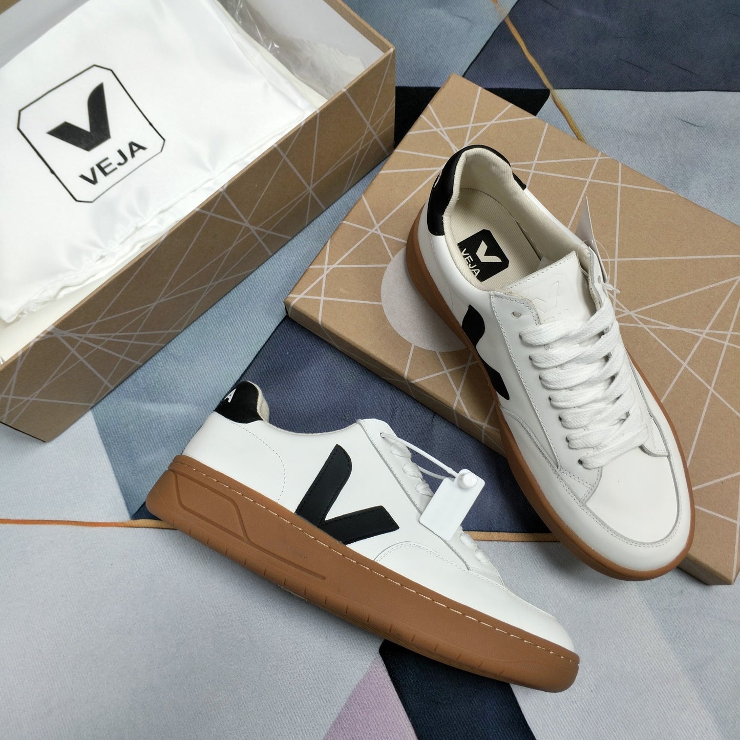 Zapatillas Ve Ja Suela Cafe logo negro