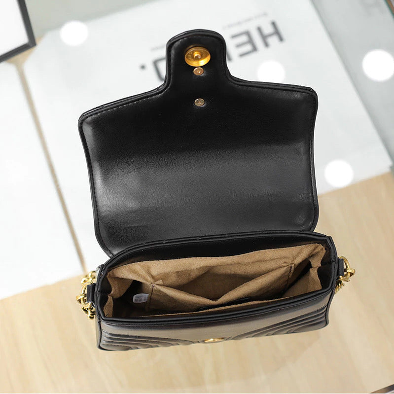 Crossbody GG Negro Cadena dorada corazón trasero