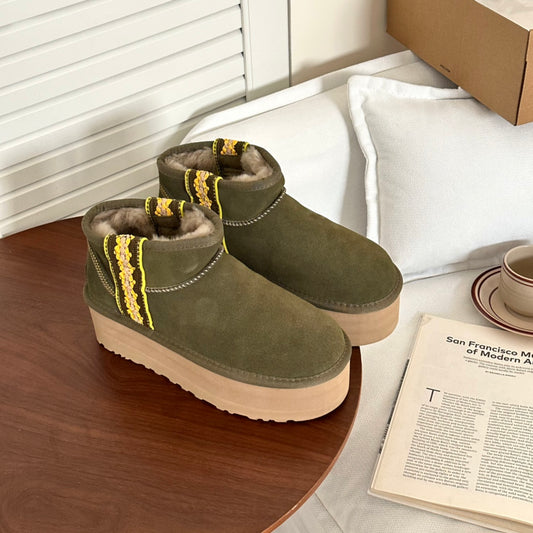 Botines ug*g mini plataforma cuero y lana verde bordado amarillo
