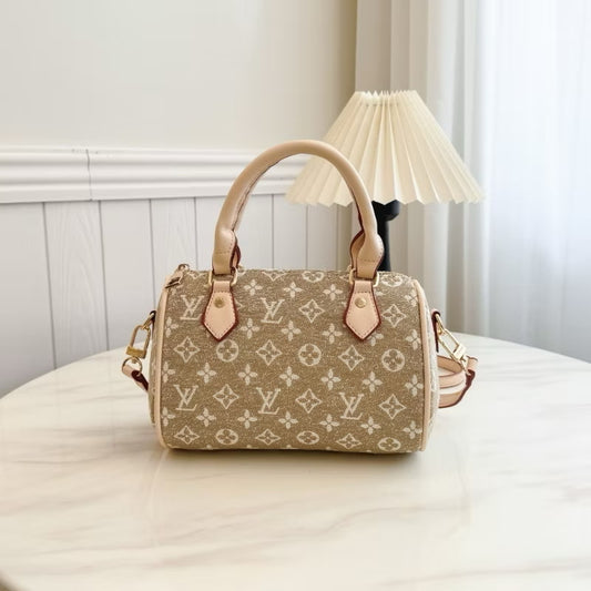 Bolso pequeño mezclilla beige logo strap removible