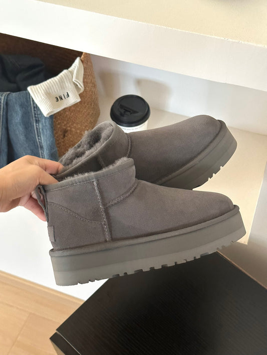 Botines ug*g cuero y lana color gris plataforma 3 cm