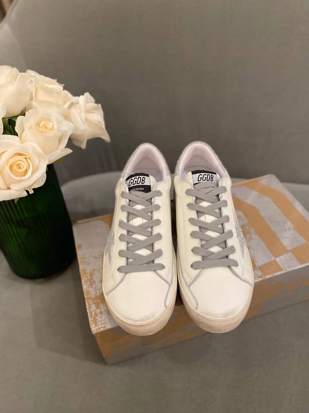 Zapatillas Golden g blancas estrella brillante plateada cordones gris