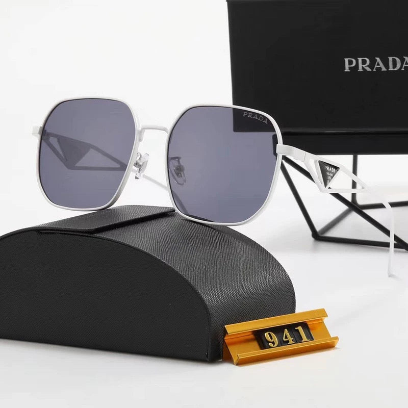 Gafas negras grandes marco blanco logo negro