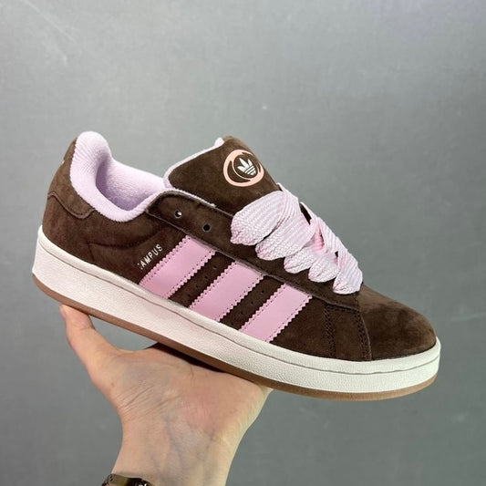 Zapatillas Cam pus café franjas rosadas
